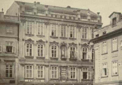 Fragmenty nástěnných maleb panovnických postav z domu čp. 102/I