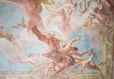 Mercedes-Benz Prague Fashion Week se s podzimní edicí SS25 vrací do historických prostor Clam-Gallasova paláce